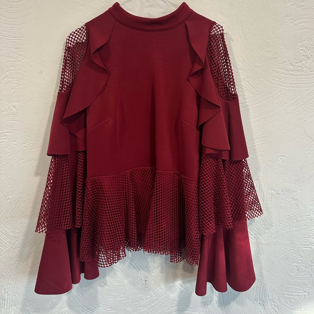 Gorgeous burgundy Fluttery top